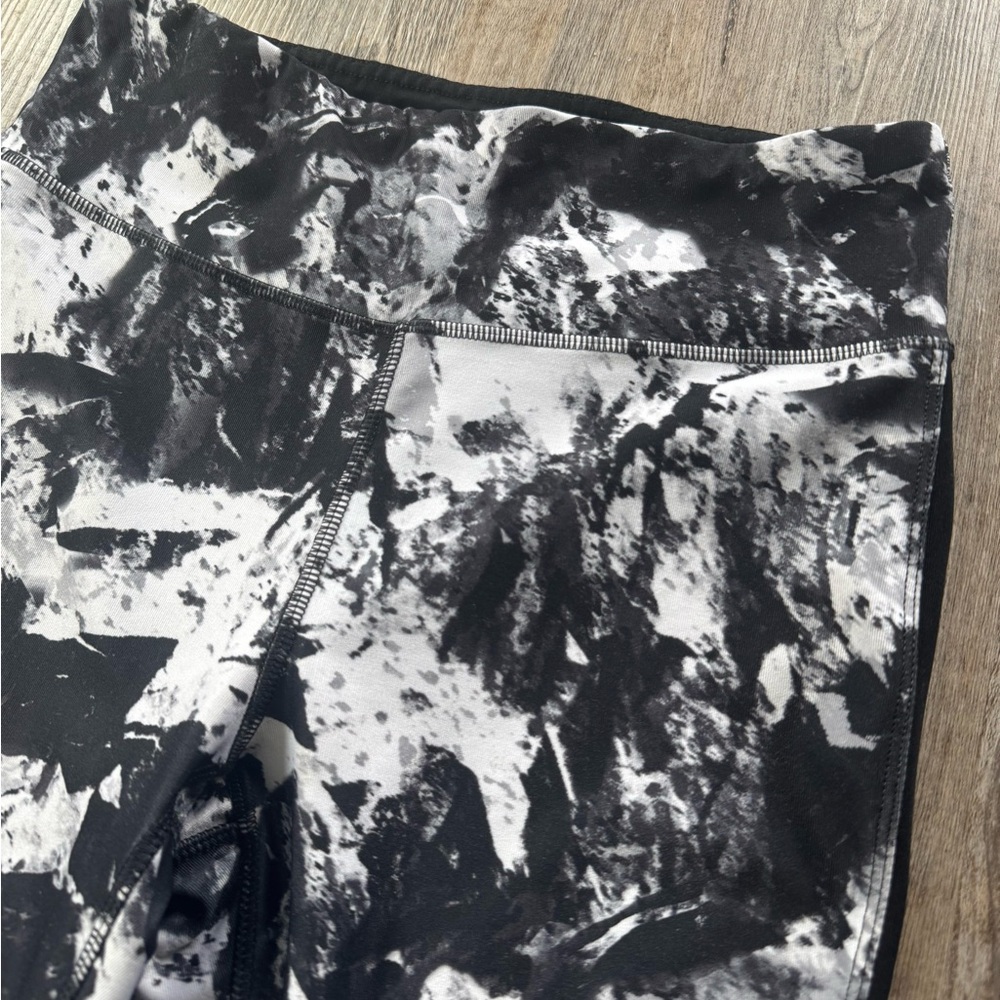 Dip Abstract Performance Leggings - Picture 4 of 6